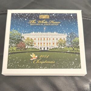The White House Historical Association 2024 Christmas Box - White & Green